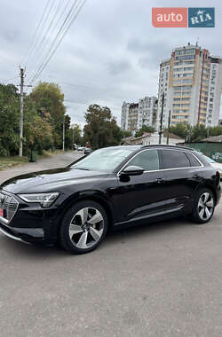Позашляховик / Кросовер Audi e-tron 2019 в 