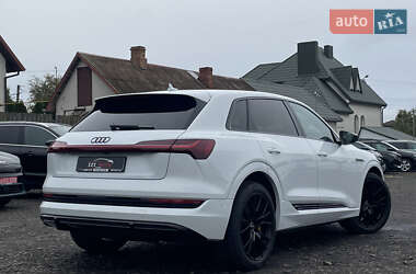 Внедорожник / Кроссовер Audi e-tron 2022 в 