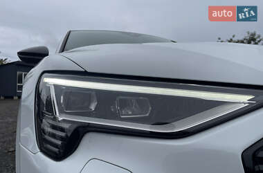 Внедорожник / Кроссовер Audi e-tron 2022 в 