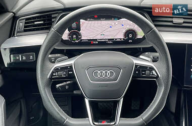 Внедорожник / Кроссовер Audi e-tron 2022 в 