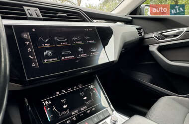 Внедорожник / Кроссовер Audi e-tron 2021 в 