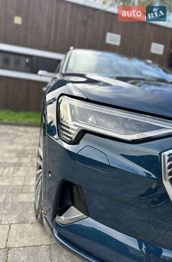 Позашляховик / Кросовер Audi e-tron 2021 в 