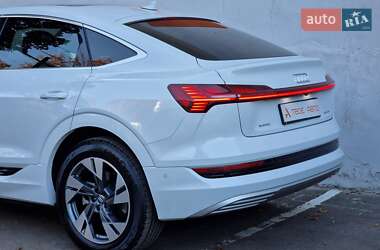 Позашляховик / Кросовер Audi e-tron 2020 в 