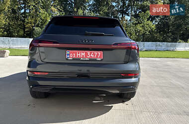 Внедорожник / Кроссовер Audi e-tron 2020 в 