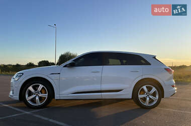 Внедорожник / Кроссовер Audi e-tron 2023 в 