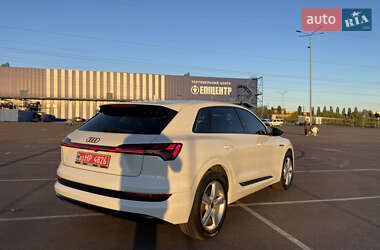 Внедорожник / Кроссовер Audi e-tron 2023 в 