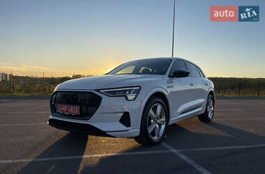 Внедорожник / Кроссовер Audi e-tron 2023 в 