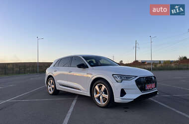 Внедорожник / Кроссовер Audi e-tron 2023 в 