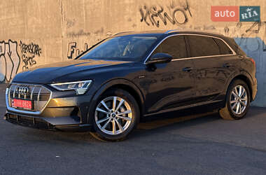 Позашляховик / Кросовер Audi e-tron 2021 в 