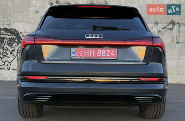 Позашляховик / Кросовер Audi e-tron 2021 в 