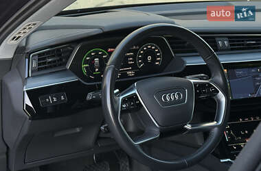 Позашляховик / Кросовер Audi e-tron 2021 в 