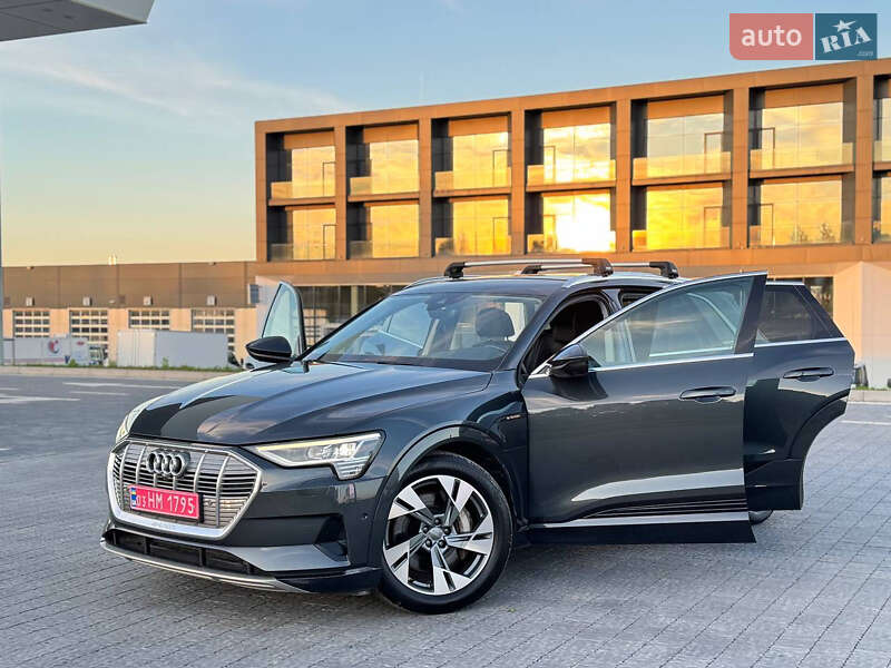 Позашляховик / Кросовер Audi e-tron 2020 в 
