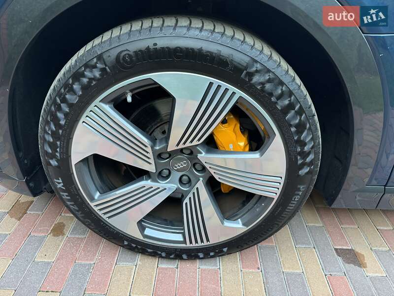Позашляховик / Кросовер Audi e-tron 2020 в Києві