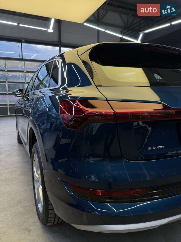 Позашляховик / Кросовер Audi e-tron 2019 в Чернівцях
