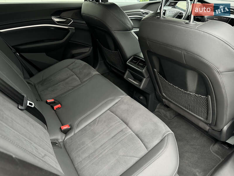 Позашляховик / Кросовер Audi e-tron 2021 в Мукачевому