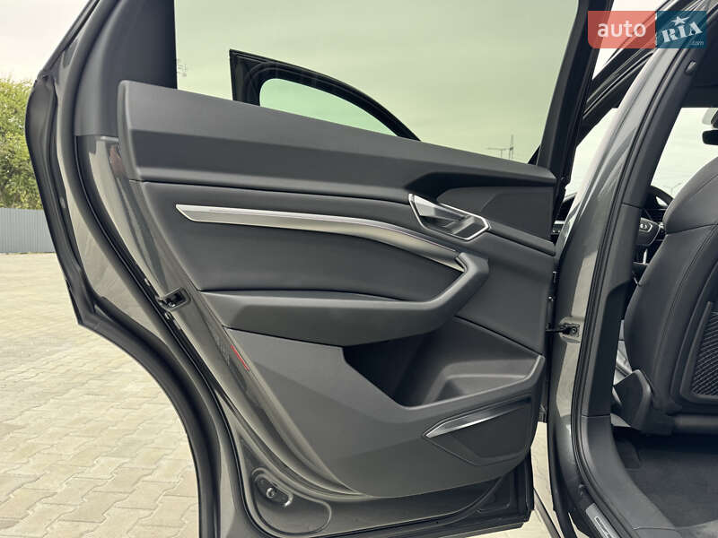 Позашляховик / Кросовер Audi e-tron 2021 в Мукачевому