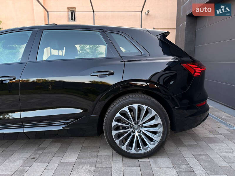 Внедорожник / Кроссовер Audi e-tron 2020 в Мукачево