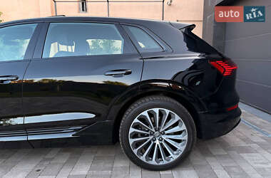 Позашляховик / Кросовер Audi e-tron 2020 в 