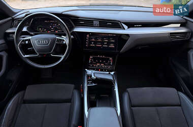 Позашляховик / Кросовер Audi e-tron 2020 в 