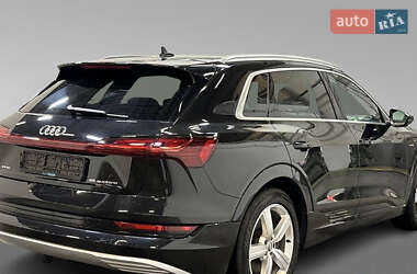 Позашляховик / Кросовер Audi e-tron 2019 в 