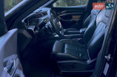 Позашляховик / Кросовер Audi e-tron 2019 в 