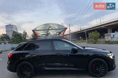 Позашляховик / Кросовер Audi e-tron 2019 в 
