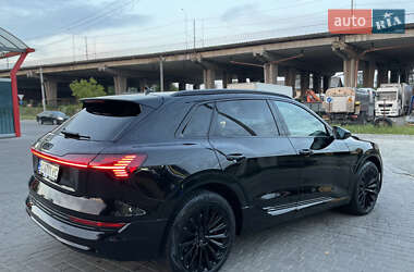Позашляховик / Кросовер Audi e-tron 2019 в 