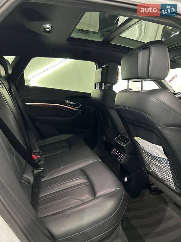 Внедорожник / Кроссовер Audi e-tron 2019 в Тернополе