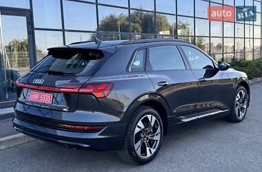 Позашляховик / Кросовер Audi e-tron 2021 в 