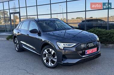 Позашляховик / Кросовер Audi e-tron 2021 в 