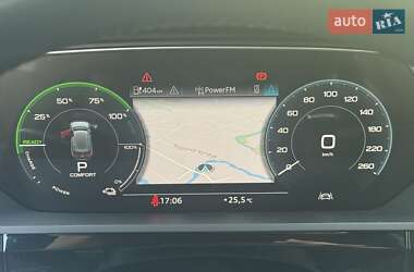 Позашляховик / Кросовер Audi e-tron 2021 в 