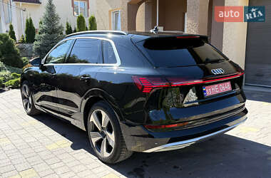 Внедорожник / Кроссовер Audi e-tron 2019 в 