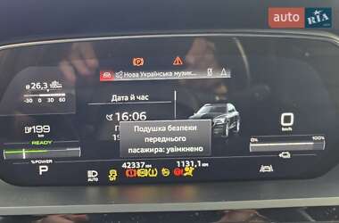 Позашляховик / Кросовер Audi e-tron 2021 в 