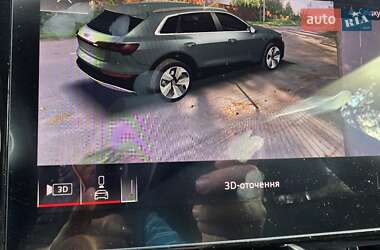 Позашляховик / Кросовер Audi e-tron 2021 в 