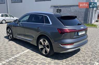 Позашляховик / Кросовер Audi e-tron 2019 в 