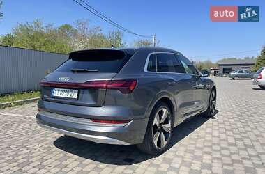 Позашляховик / Кросовер Audi e-tron 2019 в 