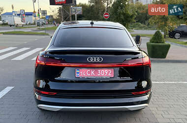 Позашляховик / Кросовер Audi e-tron 2023 в 