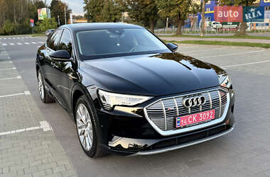 Позашляховик / Кросовер Audi e-tron 2023 в 