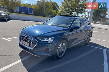 Внедорожник / Кроссовер Audi e-tron 2020 в 