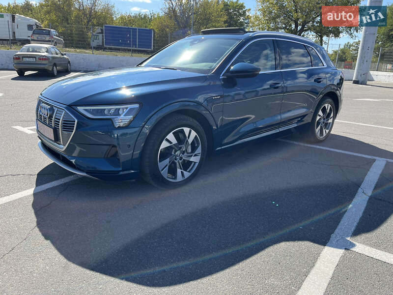 Позашляховик / Кросовер Audi e-tron 2020 в Дніпрі
