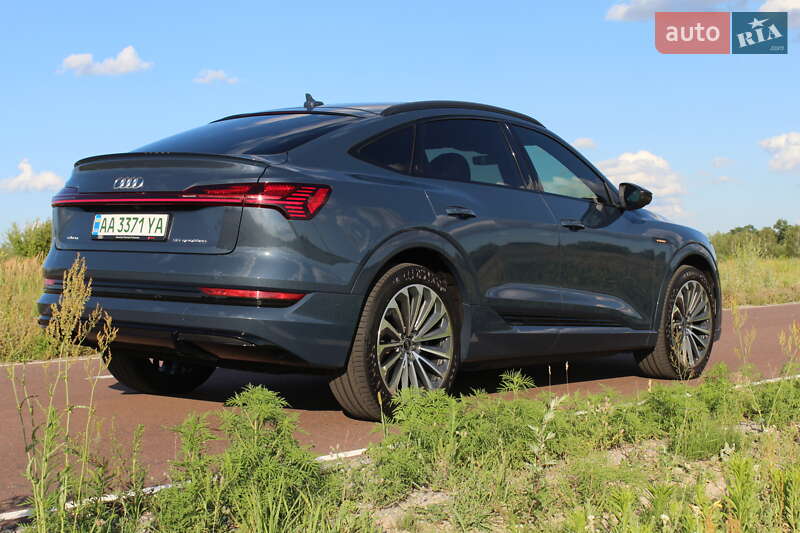 Позашляховик / Кросовер Audi e-tron 2022 в Києві