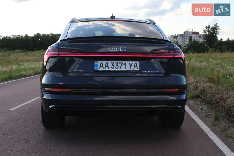 Позашляховик / Кросовер Audi e-tron 2022 в Києві