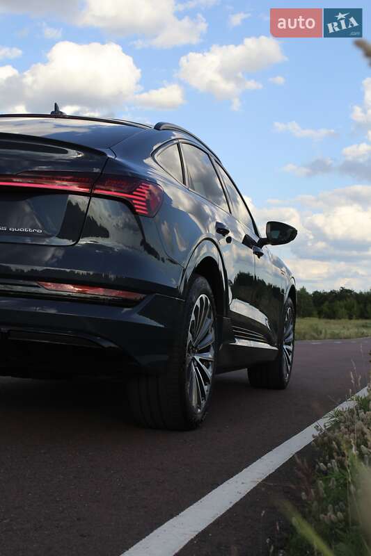 Позашляховик / Кросовер Audi e-tron 2022 в Києві