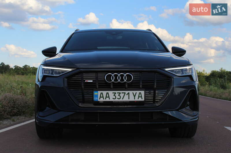 Позашляховик / Кросовер Audi e-tron 2022 в Києві