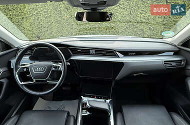 Внедорожник / Кроссовер Audi e-tron 2020 в 