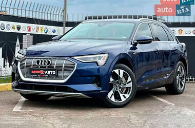 Внедорожник / Кроссовер Audi e-tron 2022 в 