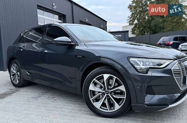 Позашляховик / Кросовер Audi e-tron 2019 в 