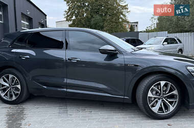 Позашляховик / Кросовер Audi e-tron 2019 в 