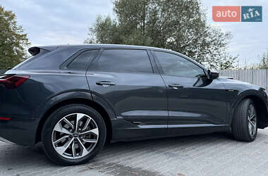 Позашляховик / Кросовер Audi e-tron 2019 в 