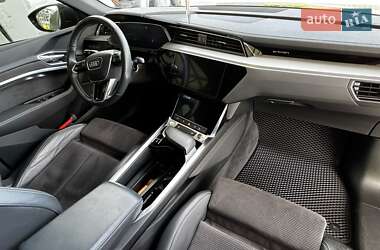 Позашляховик / Кросовер Audi e-tron 2019 в 